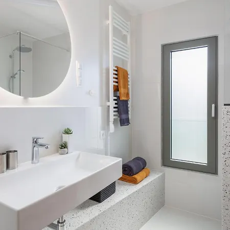 Stunning Home In Vis With Sauna *