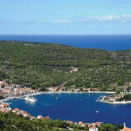 度假居 Stunning Home In Vis With Sauna