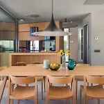 Stunning Home In Vis With Sauna Nyaraló