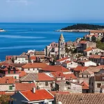 Stunning Home In Vis With Sauna Holiday home *
