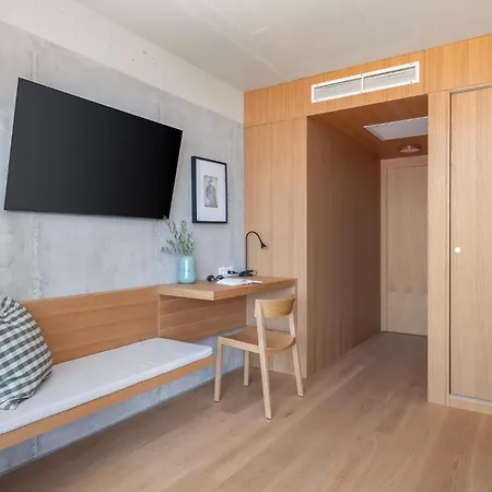 Stunning Home In Vis With Sauna בית נופש *