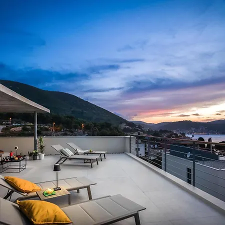 Stunning Home In Vis With Sauna Holiday home