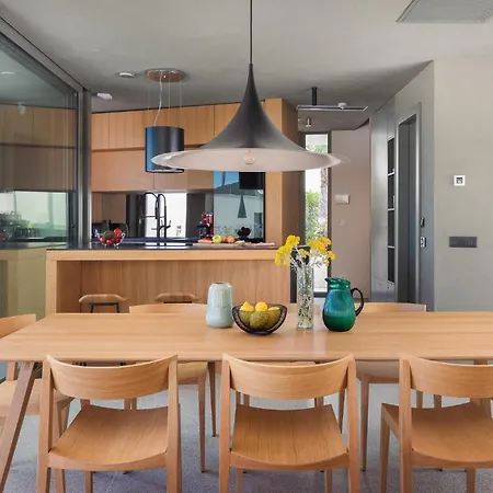 Stunning Home In Vis With Sauna בית נופש