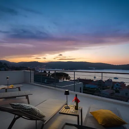 Stunning Home In Vis With Sauna בית נופש *