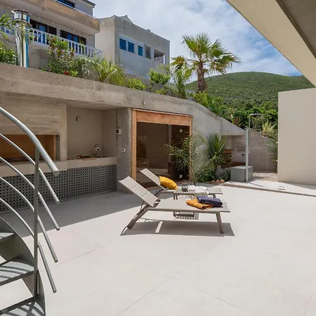 Stunning Home In Vis With Sauna בית נופש
