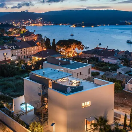 Stunning Home In Vis With Sauna וויס