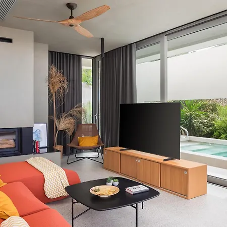 Stunning Home In Vis With Sauna בית נופש *