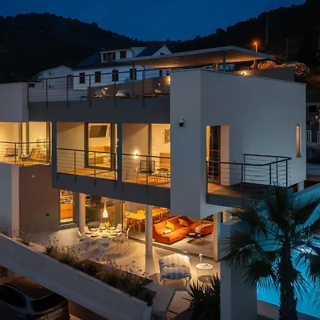 Stunning Home In Vis With Sauna בית נופש *